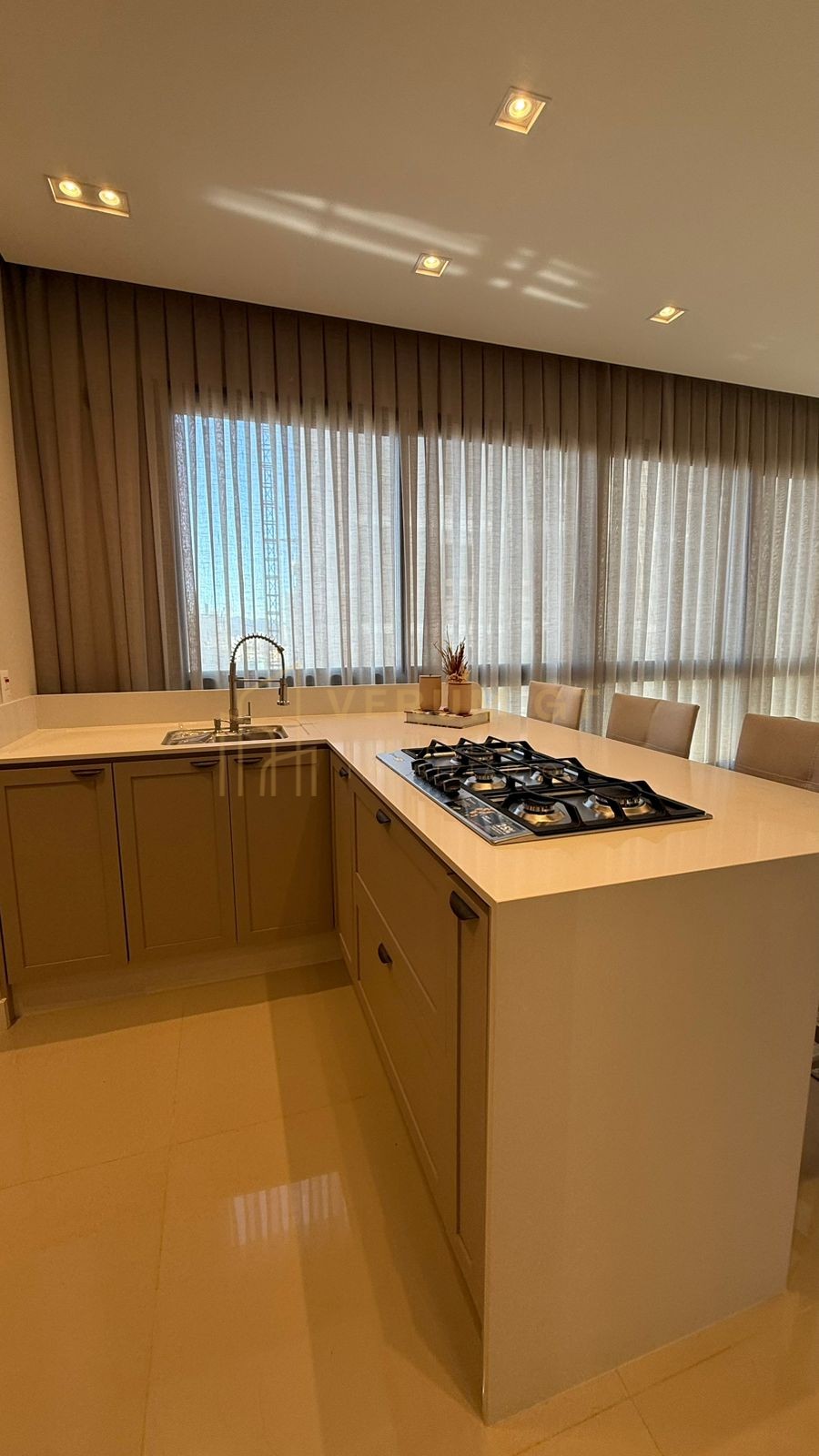 Apartamento 3 Suítes | Localizado no Centro | Mobiliado