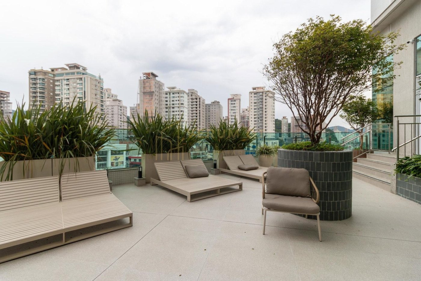 Apartamento com 4 Suites | Alto padrão | Meia Praia