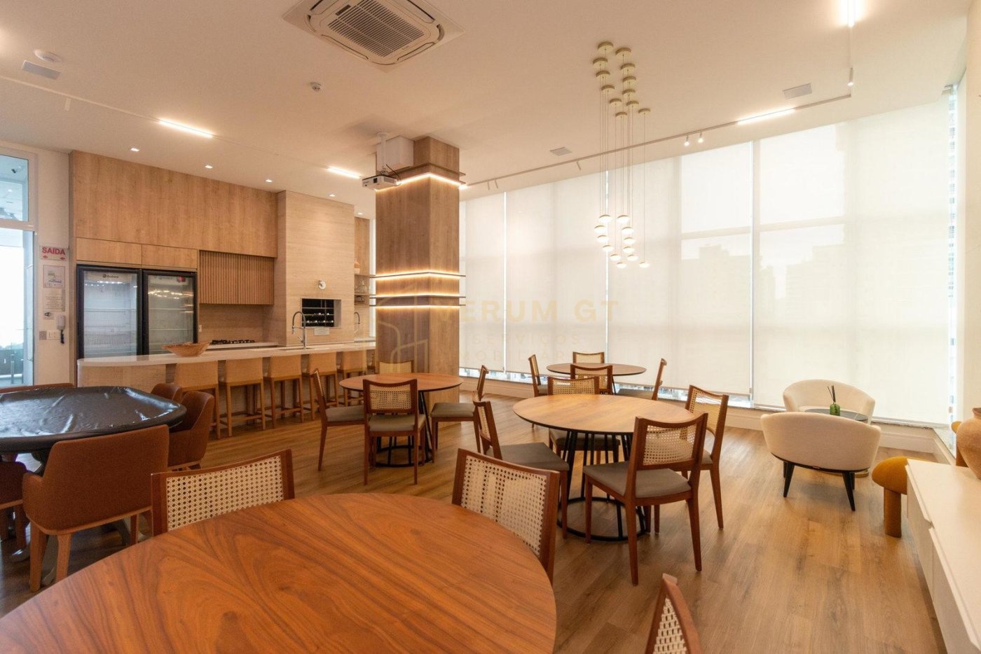 Apartamento com 4 Suites | Alto padrão | Meia Praia