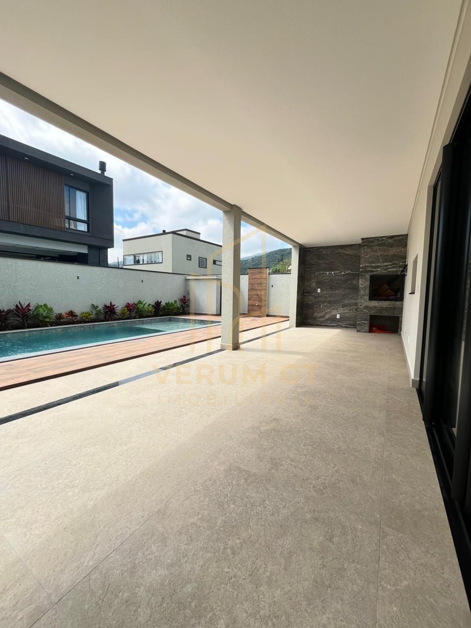 Residência exclusiva em condomínio fechado | 4 quartos | Arquitetura Moderna