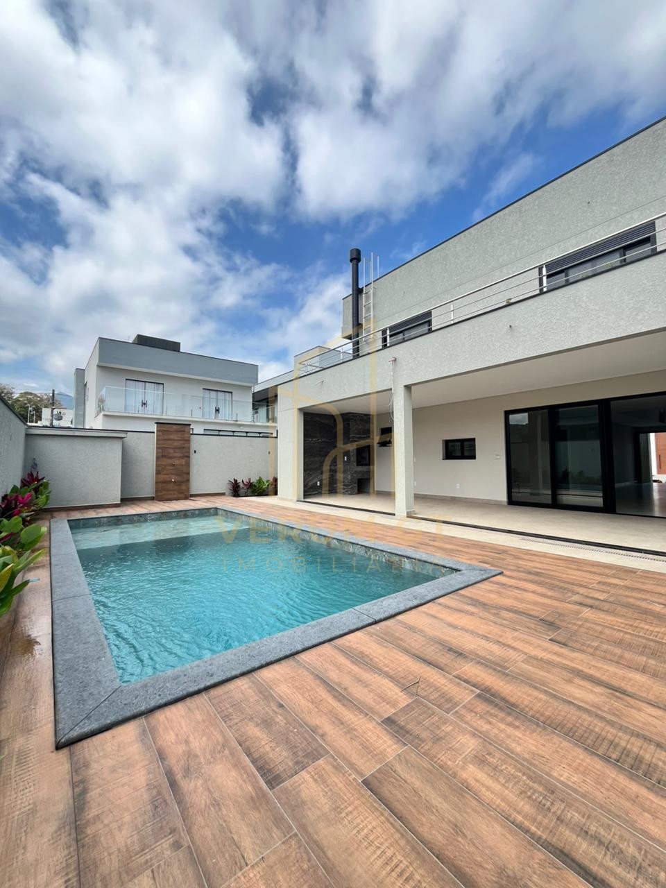 Residência exclusiva em condomínio fechado | 4 quartos | Arquitetura Moderna